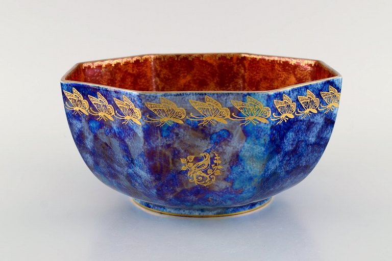 Rosenthal skål i orange og blå glaseret porcelæn med håndmalede sommerfugle og 
gulddekoration. 1920/30