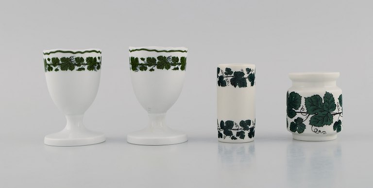Two Meissen Green Ivy Vine Leaf egg cups in hand-painted porcelain and two 
German vases / toothpick holders. 20th century.
