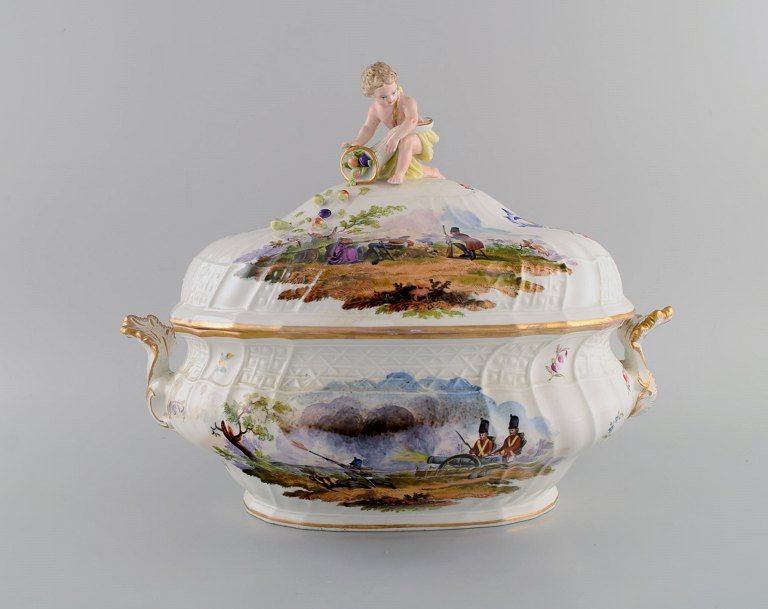 Large antique Meissen lidded tureen in hand-painted porcelain. Military scenes 
and putti with cornucopia. Museum quality, mid-19th century.
