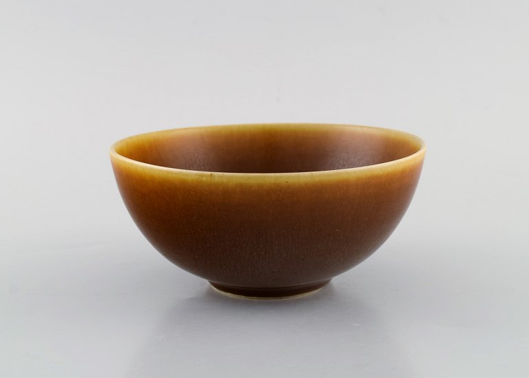 Palshus bowl in glazed ceramics. Beautiful hare fur glaze in light brown shades. 
Dated 1968.
