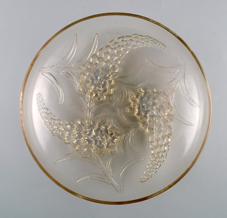 René Lalique (1860-1945), France. Early and rare Veronique bowl in frosted 
mouth-blown art glass with flowers and foliage in relief. 1920s.
