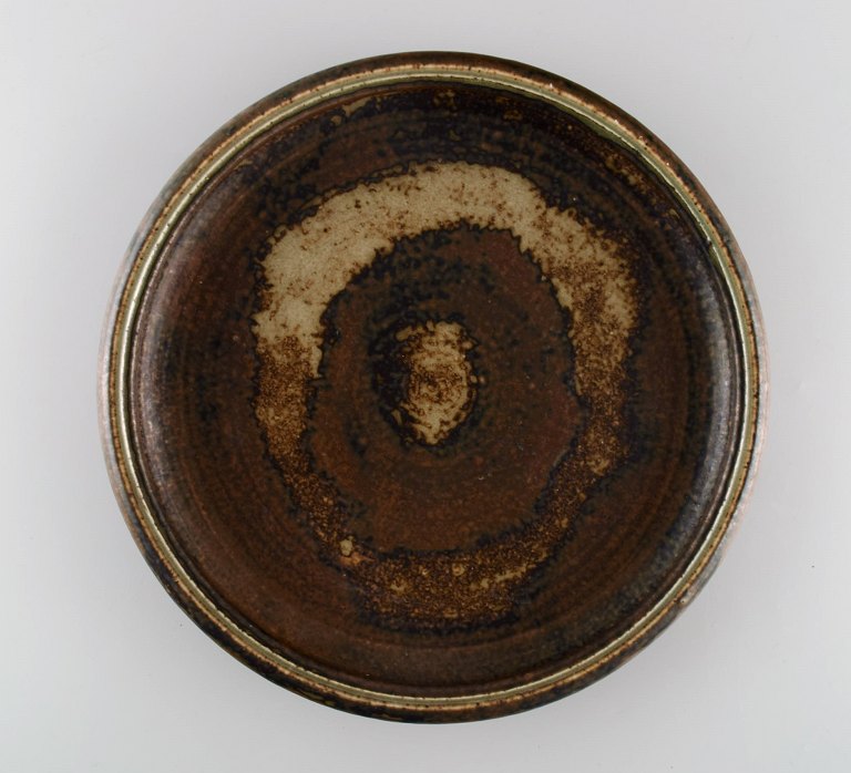 Carl Halier for Royal Copenhagen. Large round dish / bowl in glazed ceramics. 
Beautiful sung glaze. Dated 1966.
