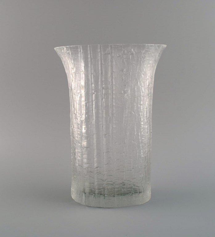 Timo Sarpaneva for Iittala. Vase i klart mundblæst kunstglas. Finsk design, 
1960
