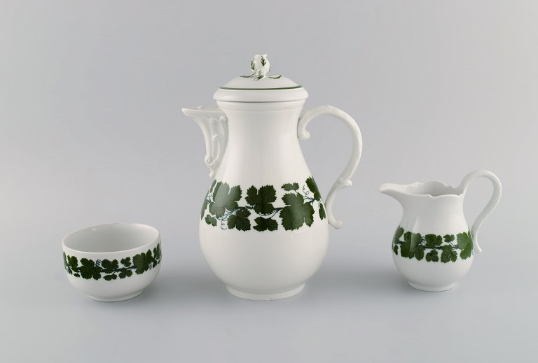 Meissen Green Ivy Vine. Coffee pot, sugar bowl and creamer in hand-painted 
porcelain. Lid modeled with rose bud. 1940
