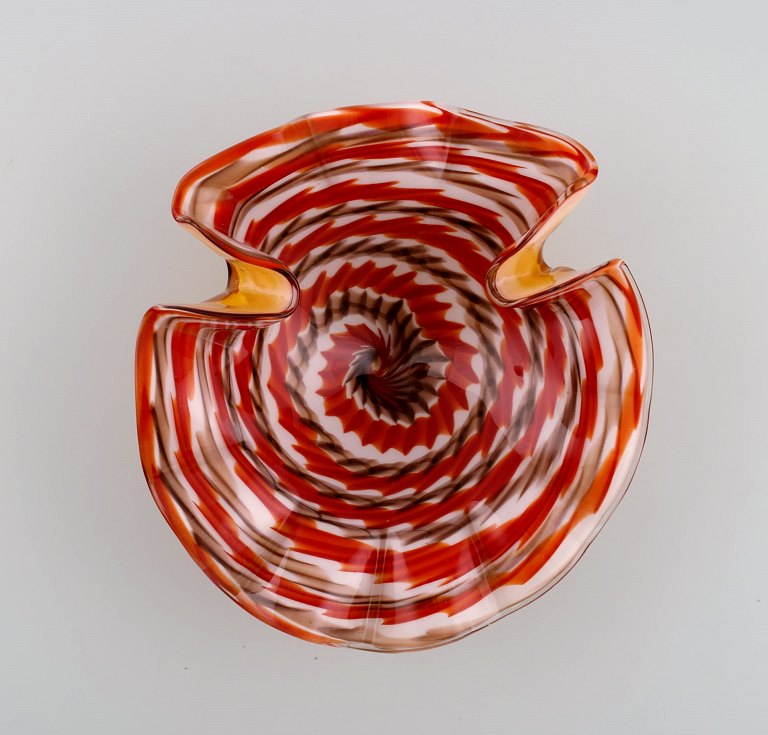 Murano skål i polykromt mundblæst kunstglas. Spiral dekoration. Italiensk 
design, 1960