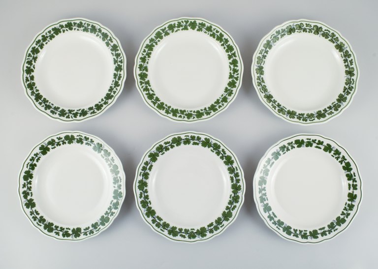 Six Meissen Green Ivy Vine dinner plates in hand-painted porcelain.
1940s.
