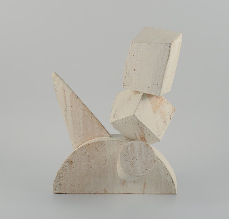 Christina Muff, dansk samtidskeramiker (f. 1971).
Cubist style monumental sculpture. This work is made from stoneware clay 
covered in off-white matte glaze.