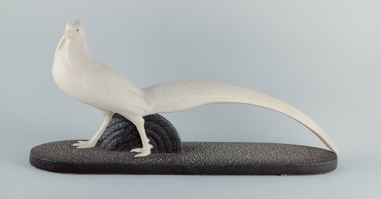 Colossal Art Deco Sèvres sculpture of a white pheasant in earthenware.
Stylish and decorative sculpture in impressive quality.