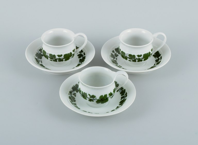 Meissen, Green Ivy Vine.
3 coffee cups with accompanying saucers.