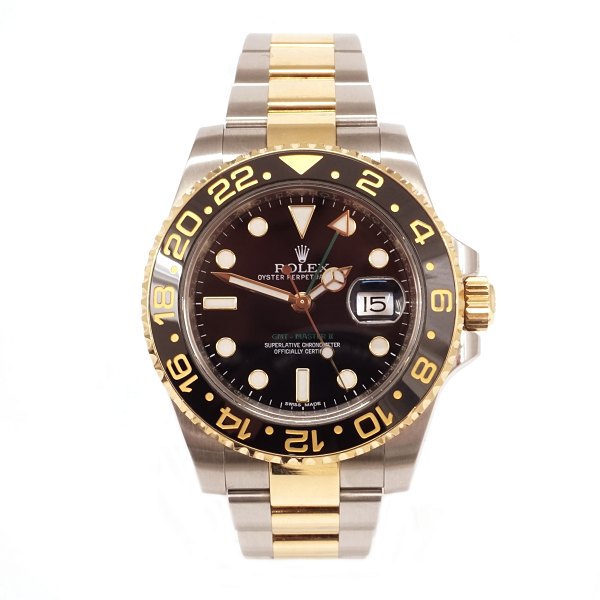 Rolex GMT Master II ref. 116713LN i 18kt guld og stål. Leveres i god stand med 
box og certifikat. Årgang 2014