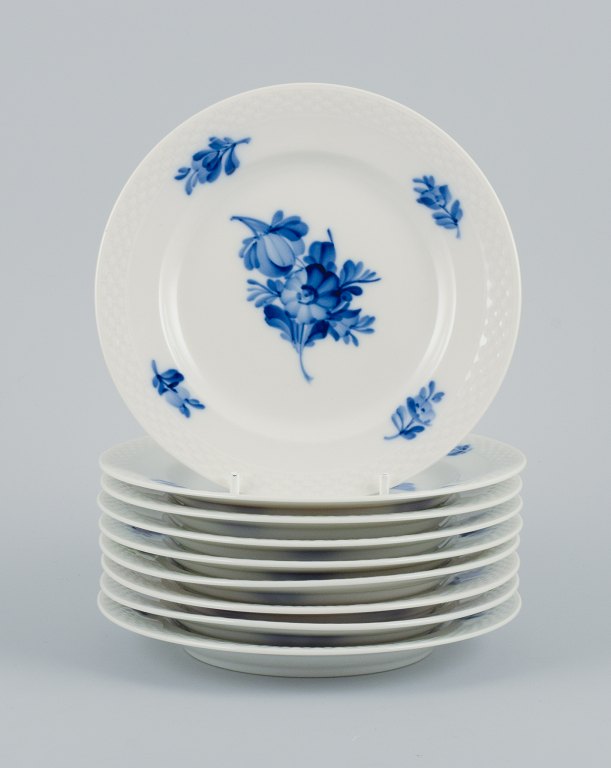 Et sæt på ni Blå Blomst Flettet kagetallerkener fra Royal Copenhagen. 
Model 10/8092
