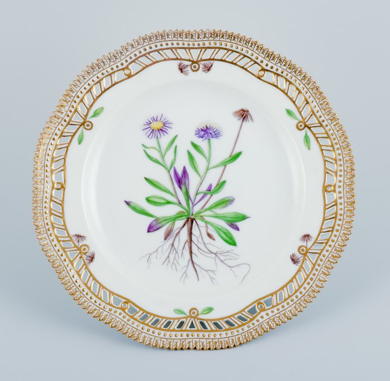 Royal Copenhagen, Flora Danica, openwork lunch plate.