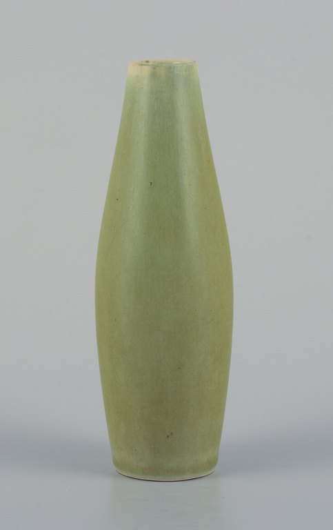 Per Linnemann-Schmidt (1912-1999) for Palshus, Danmark.
Vase i grønne nuancer.