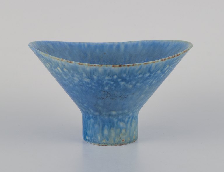 Carl Harry Ståhlane (1920-1990) for Rörstrand, ceramic bowl in shades of blue.