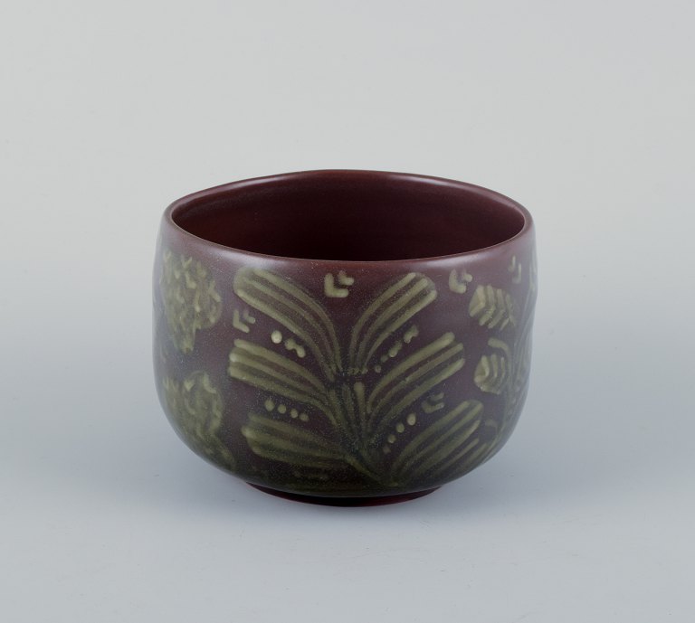 Nils Thorsson for Royal Copenhagen, unique ceramic bowl decorated with flowers. 
Glaze in brown and green shades.
