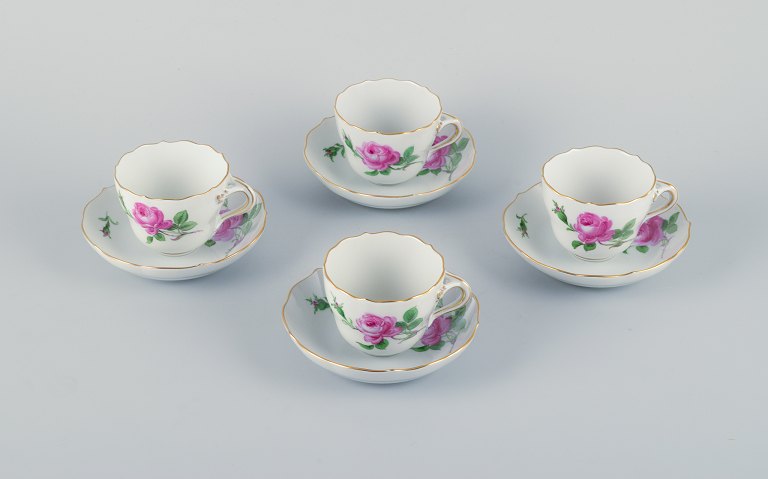 Meissen,”Pink Rose” fire kaffekopper med tilhørende underkopper, håndmalet med 
lyserøde roser.