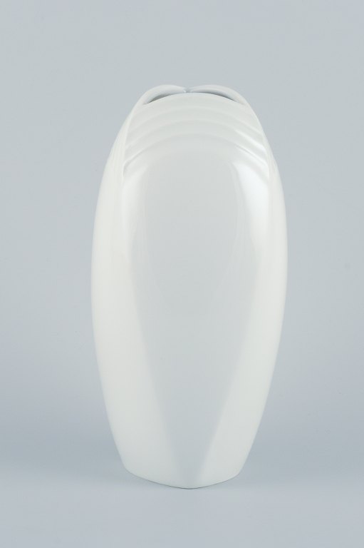 Hans Merz for Meissen, large porcelain vase in a modern design with geometric 
pattern and white glaze.