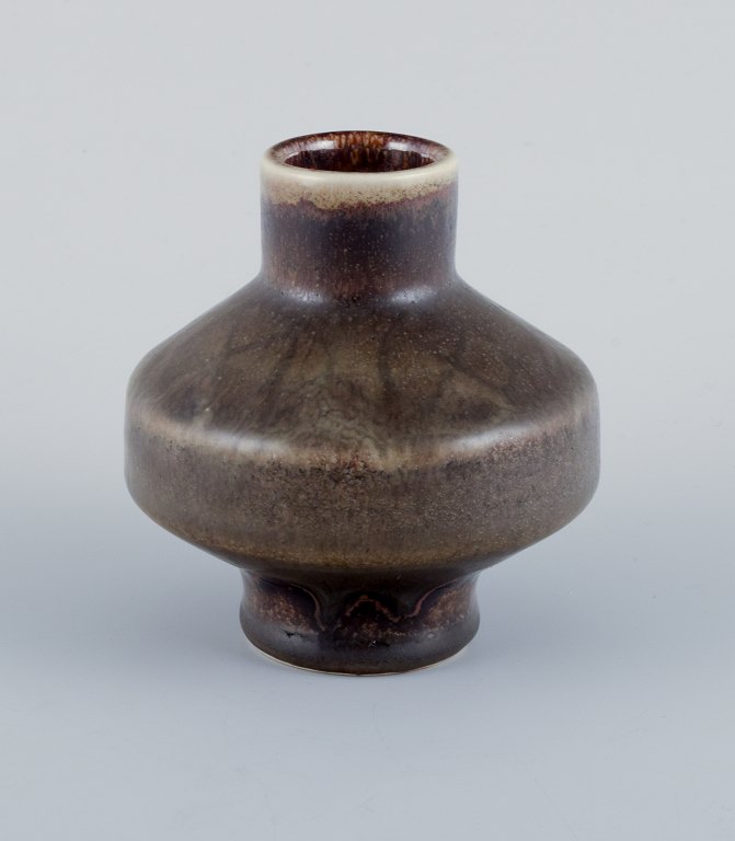 Carl Harry Stålhane for Rörstrand Atelje, a ceramic vase in a rare form with 
brownish-green tones.