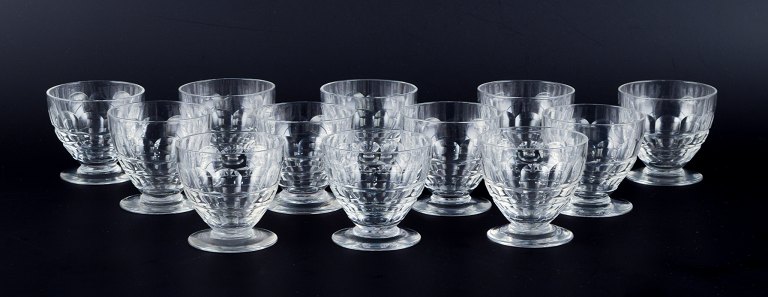 Baccarat, France, a set of twelve "Charmes" Art Deco water glasses in clear 
crystal glass. Faceted cut.