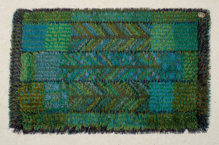 Marianne Richter, Sweden, "Östergyllen" rya carpet in green tones.
Modernist design.
