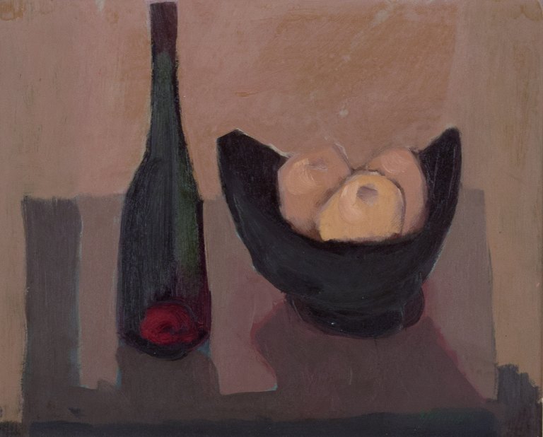 Sven Johansson  (1916-1990), svensk kunstner, olie på plade. Modernistisk 
stilleben med flaske og frugtkurv.