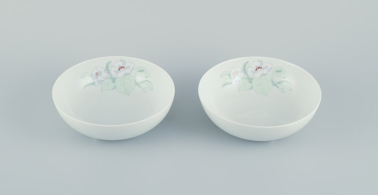 Tapio Wirkkala for Rosenthal Studio-linie, Century Blütentraum. To 
porcelænsskåle dekoreret med blomstermotiv.