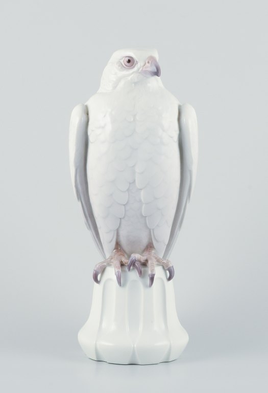 Dahl Jensen for Bing & Grøndahl. Large and impressive porcelain figurine of an 
Icelandic falcon.