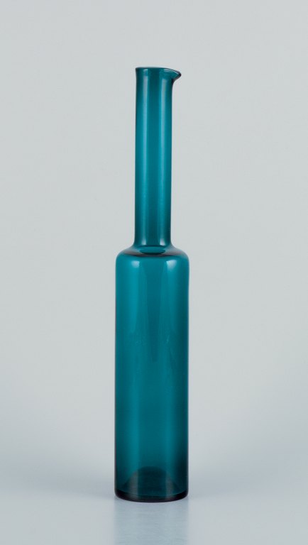Nanny Still (1926-2009) for Riihimäen Lasi, Finland.
Vase/bottle in petrol blue mouth-blown art glass.