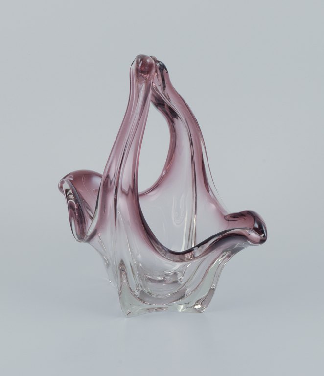 Murano, Italien. Stor skulptur i kunstglas.
Klart og violet glas. Mundblæst.
