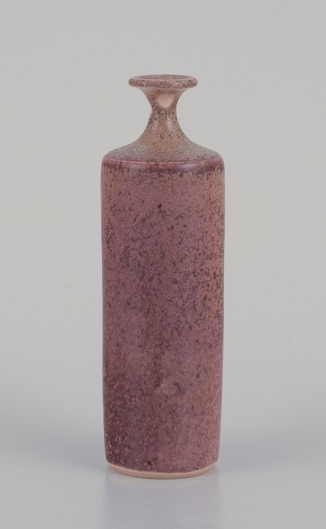 Rolf Palm (1930-2018), Swedish ceramicist.
Unique miniature vase with glaze in green-brown tones.