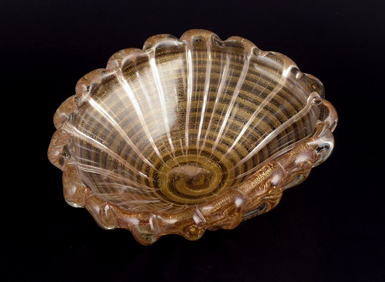 Murano, Italy.
Large ribbed bowl in art glass.