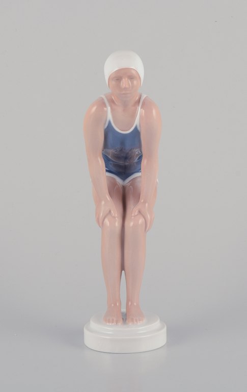 Bing og Grøndahl, porcelænsfigur af pige i badedragt. Sjælden Art Deco figur.