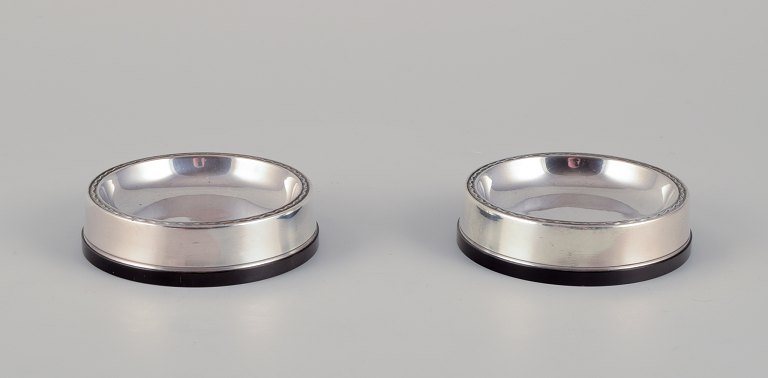 GAB, Sweden.
Two salt cellars in 830 silver.