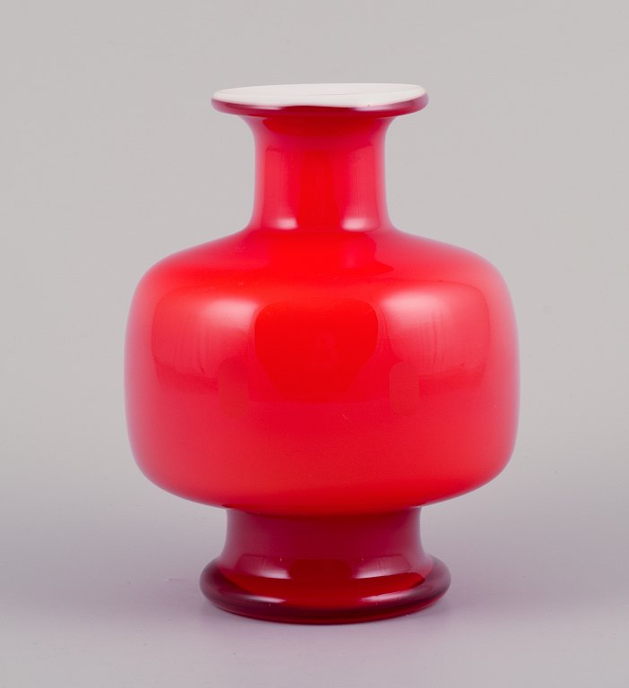 Per Lütken for Holmegaard. 
”Carnaby” vase i orange kunstglas.