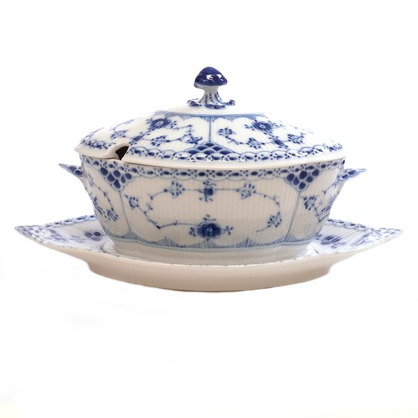 Royal Copenhagen musselmalet halvblonde sauciere med låg 589. L: 25cm