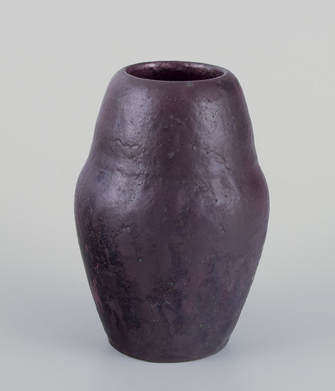 Søren Kongstrand.
Vase in lustre glaze.