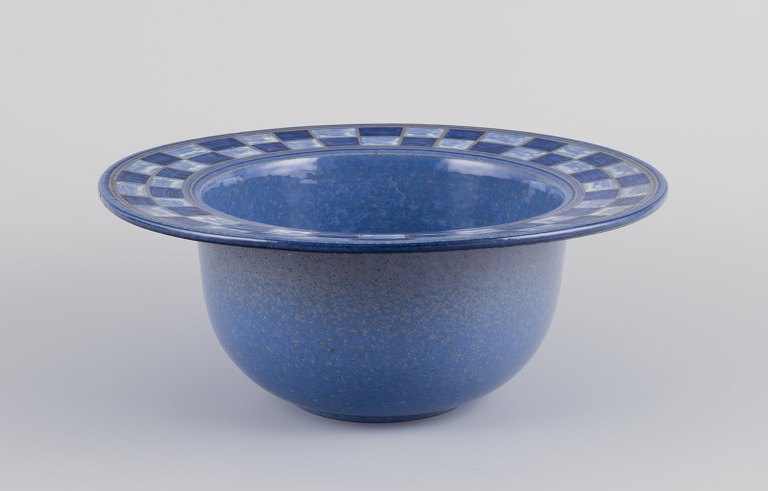 Allan Hytholm, Danish studio ceramist.
Large unique ceramic bowl.