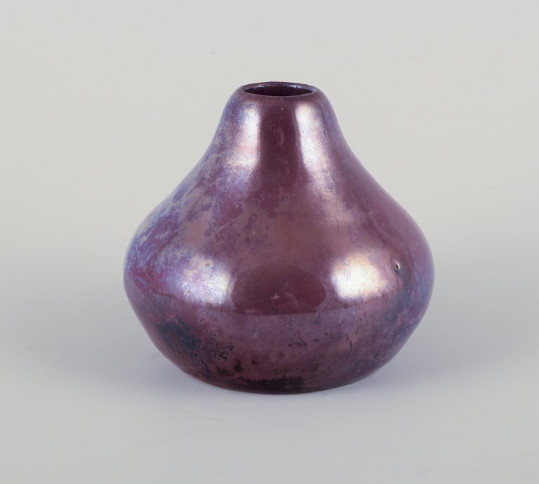 Søren Kongstrand (1872-1951), Danish ceramicist.
Small unique vase in shiny lustre glaze.