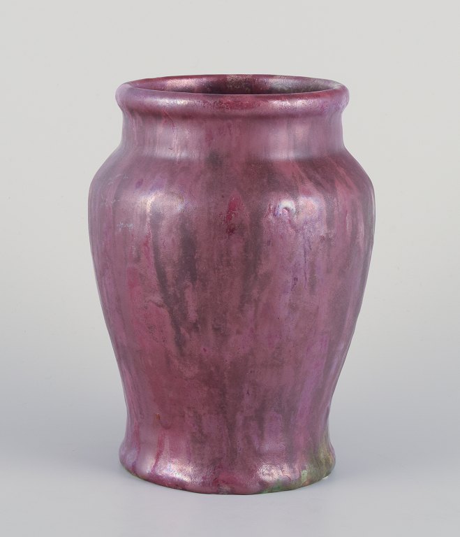 Søren Kongstrand, Danish ceramicist.
Unique vase in matte and shiny lustre glaze.