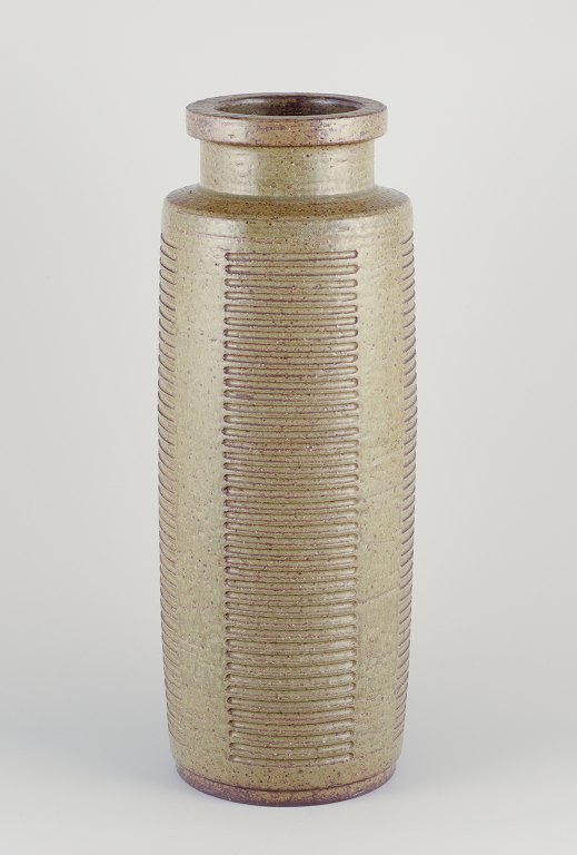 Per Linnemann-Schmidt for Palshus, Denmark.
Large and impressive floor vase.