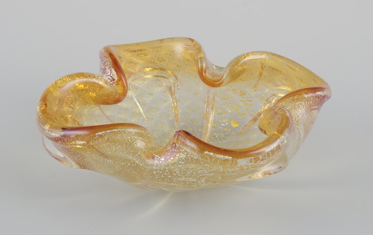 Murano, Italien.
Skål af kunstglas.