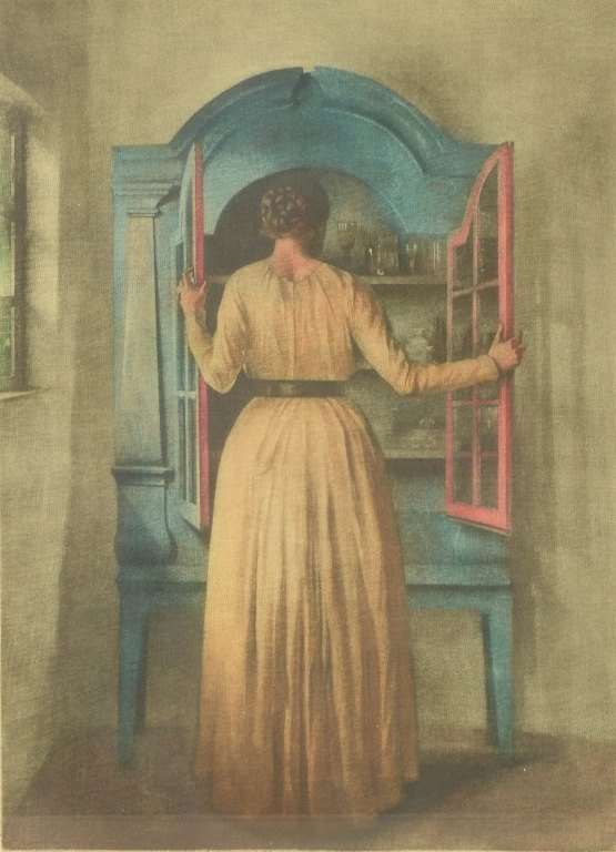 Peter Ilsted
“Kvinde ved vitrineskab”.
Mezzotint i farver.