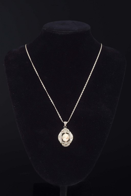 Svensk sølvhalskæde med cameo, 1920/30’erne
