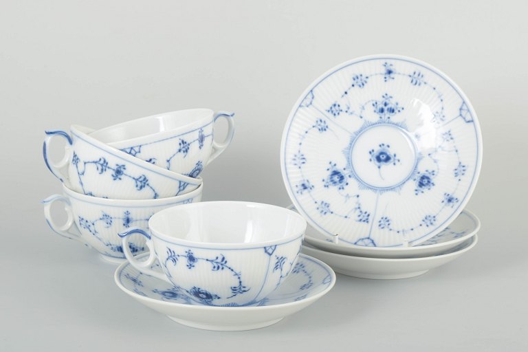 Royal Copenhagen
Blue Fluted Plain, tea cups with saucers, late 20th century.