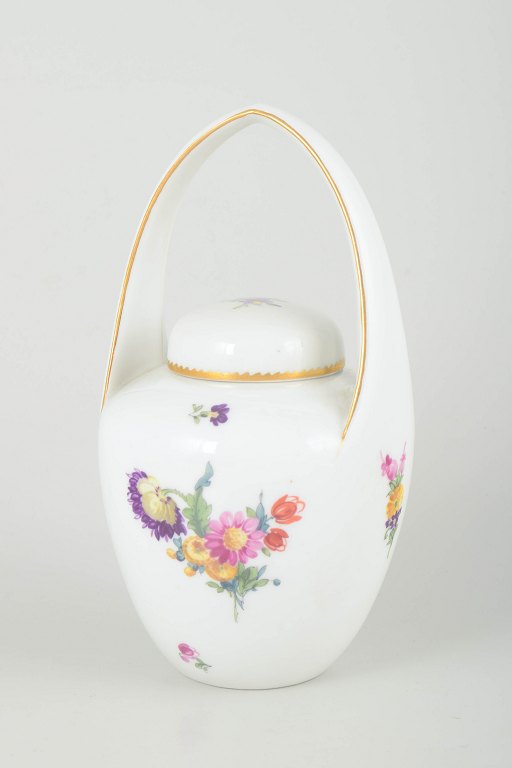 Royal Copenhagen
Saxon Flower lidded vase with handle, c. 1900.