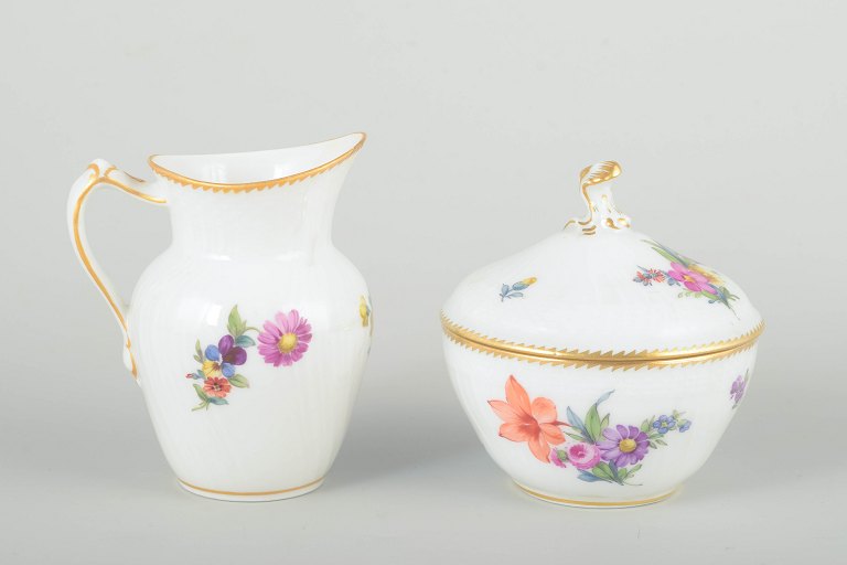 Royal Copenhagen
Saxon Flower sugar bowl and creamer, c. 1900.