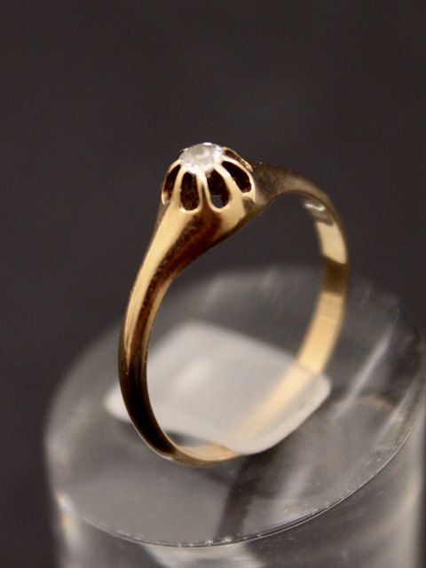 14 carat gold ring with diamond