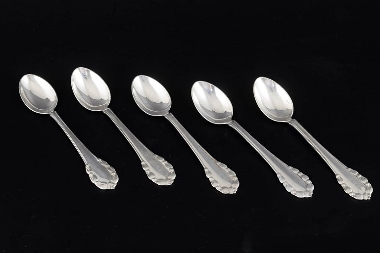 Georg Jensen
5 coffee spoons, “Lily of the Valley”.