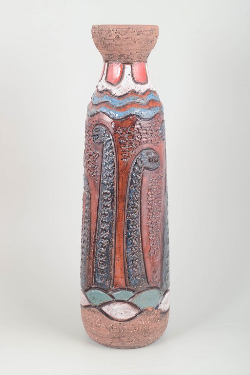 Antoni Marian Zawadzki for Tilgmans KeramikMeget stor håndlavet gulvvase med dragemotiv, 1964.