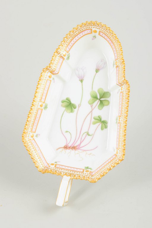 Royal Copenhagen Flora Danica asiet med hank, 1961